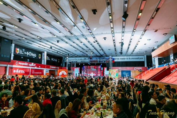 Tết Việt ở trời Âu - Bài 1: Thiêng liêng cái Tết xứ người