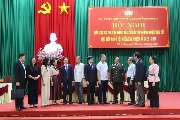 Những người ứng cử ĐBQH khóa XVI tiếp xúc cử tri, vận động bầu cử tại đơn vị bầu cử số 1