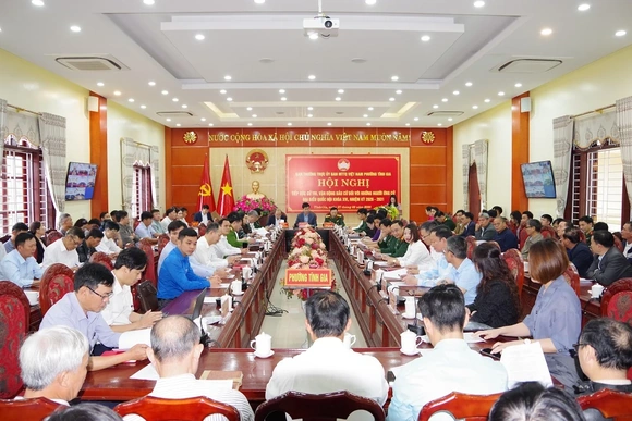 Những người ứng cử ĐBQH khóa XVI tiếp xúc cử tri, vận động bầu cử tại đơn vị bầu cử số 3