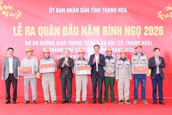 Ra quân thực hiện dự án đường giao thông trọng điểm