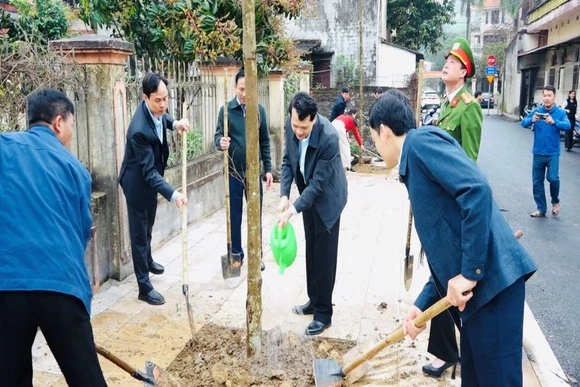 Xã Vĩnh Lộc phát động “Tết trồng cây đời đời nhớ ơn Bác Hồ”