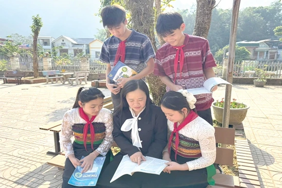 Cô giáo “truyền lửa” môn Ngữ văn&nbsp;cho học sinh vùng cao