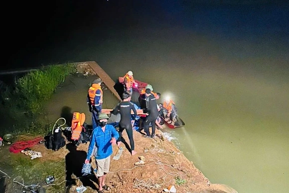 Tìm thấy nạn nhân mất tích sau tai nạn ô tô lao xuống sông