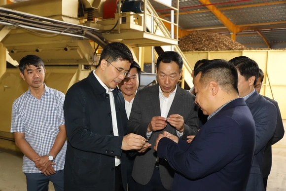 Phó Bí thư Thường trực Tỉnh ủy Nguyễn Hồng Phong dự lễ ra quân sản xuất đầu năm và làm việc tại xã Tân Thành