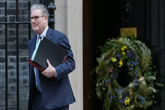 Thủ tướng Anh cam kết chống “các xu hướng cực đoan” sau thất bại bầu cử gây sốc