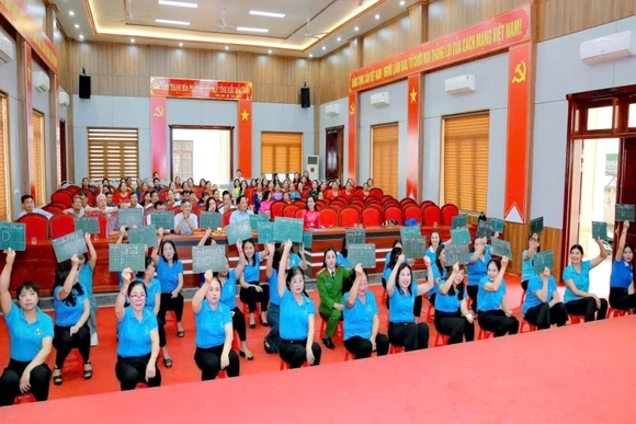 Phụ nữ Quang Trung gửi niềm tin vào lá phiếu