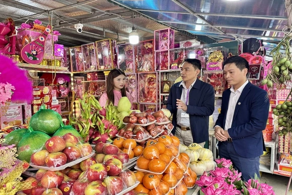 Ra quân kiểm tra an toàn thực phẩm lễ hội Xuân 2026