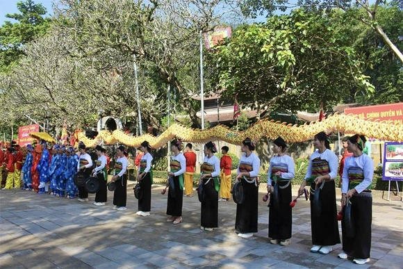 Lấy bản sắc làm gốc để phát triển du lịch bền vững