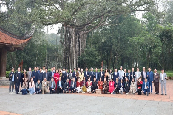 Hiệp hội Doanh nghiệp tỉnh dâng hương tại các di tích trọng điểm và gặp gỡ, giao lưu doanh nhân, doanh nghiệp