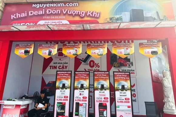 Các siêu thị điện máy xả kho sau tết, kích cầu mua sắm