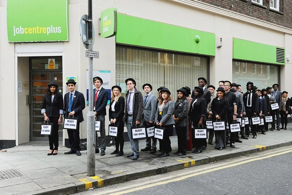 Anh đối mặt nguy cơ gần 1 triệu thanh niên không có việc làm hoặc đào tạo