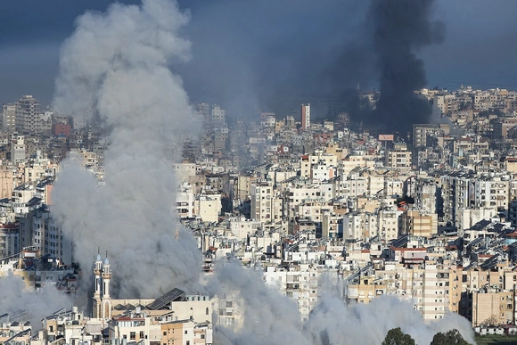 Israel dồn dập không kích Tehran, Iran tấn công cơ sở Mỹ tại Vùng Vịnh, xung đột leo thang nguy hiểm