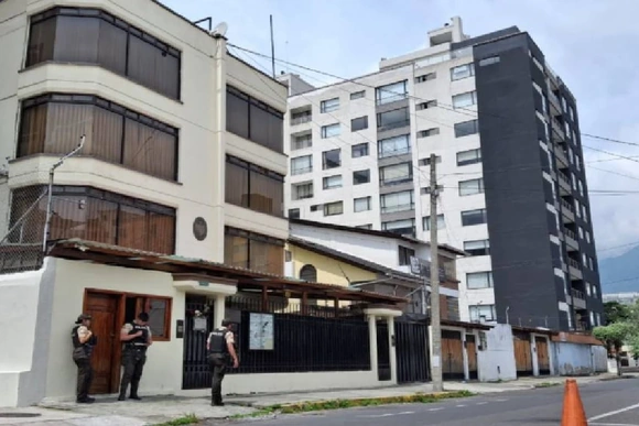 Căng thẳng ngoại giao, Cuba đóng cửa đại sứ quán tại Ecuador