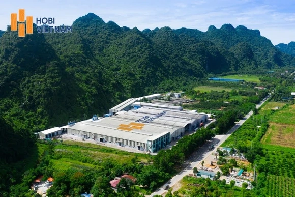 Nhà máy sản xuất sàn gỗ Hobi Việt Nam: Công nghệ hiện đại, đạt chuẩn quốc tế