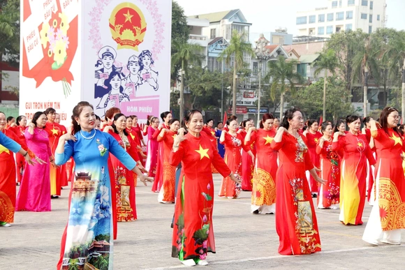 Phụ nữ Thanh Hoá: Gửi trọn niềm tin qua lá phiếu