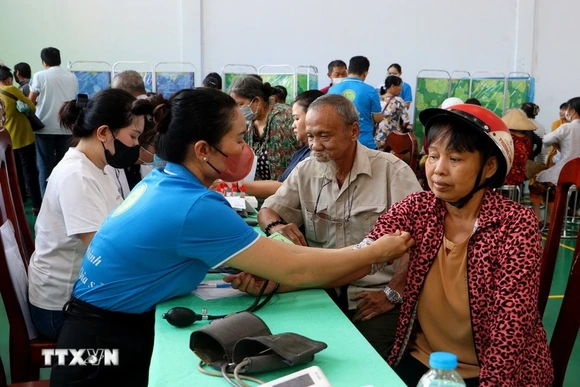 Triển khai cơ chế, chính sách đặc biệt cho công tác chăm sóc sức khỏe nhân dân