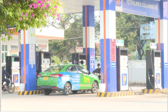 Duy trì giá cước vận tải khách trước biến động giá xăng dầu