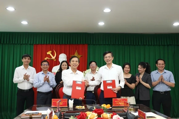 Ký kết thỏa thuận hợp tác giữa Báo và Phát thanh, truyền hình Thanh Hóa và Trường Đại học Hồng Đức