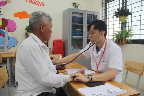 500 người già neo đơn, đối tượng chính sách được khám, tư vấn, phát thuốc miễn phí