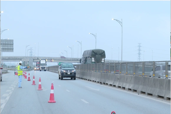 Hàng loạt chóp nón cảnh báo trên cao tốc qua Thanh Hóa “bốc hơi”