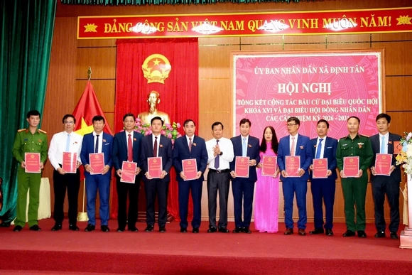 Xã Định Tân tổng kết công tác bầu cử ĐBQH khóa XVI và HĐND các cấp