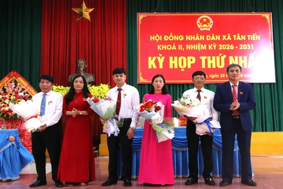 Kỳ họp thứ nhất HĐND xã Tân Tiến khoá II, nhiệm kỳ 2026 - 2031