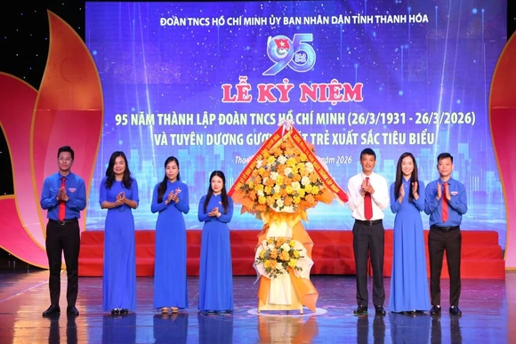 Đoàn Thanh niên UBND tỉnh kỷ niệm 95 năm Ngày thành lập Đoàn và tuyên dương gương mặt trẻ xuất sắc tiêu biểu