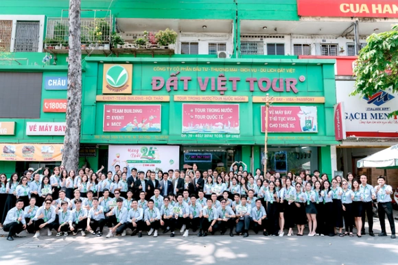 Khám phá vẻ đẹp ba miền cùng Đất Việt Tour qua các hành trình đặc sắc