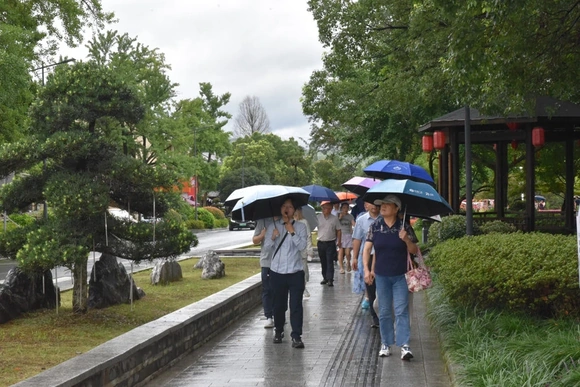 Trung Quốc thí điểm cho người nước ngoài đăng ký lưu trú trực tuyến