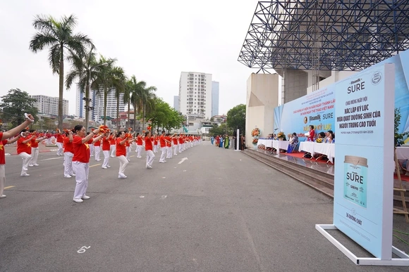 Vinamilk Sure đồng hành cùng gần 3.000 người cao tuổi xác lập kỷ lục mới