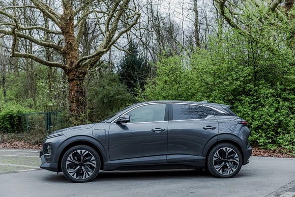 Xu hướng chọn xe của gia đình Việt thời bão giá xăng: Đủ tiện nghi nhưng phải “dễ nuôi”