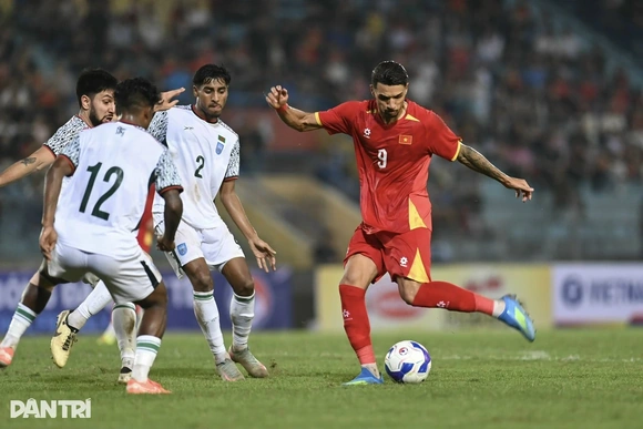 FIFA gửi thông điệp sau màn ra mắt của Đỗ Hoàng Hên; Lý do thực sự khiến Mohamed Salah chia tay Liverpool