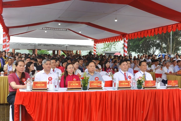 Đền Chín Gian rộn ràng ngày hội Dâng trâu tế trời năm 2026