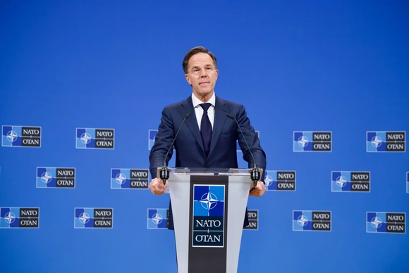 Chi tiêu quốc phòng NATO tăng gần 20%