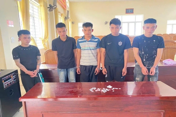 Bắt giữ nhóm đối tượng tổ chức sử dụng trái phép chất ma túy