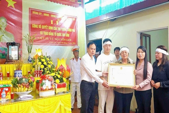 Xã Vĩnh Lộc trao Bằng “Tổ quốc ghi công” cho Liệt sĩ Vũ Nguyên Giới
