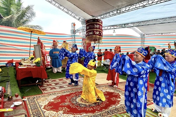 Sắc màu lễ hội trên vùng đất biển