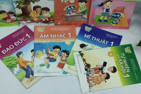 Đề xuất miễn phí sách giáo khoa trên toàn quốc từ năm học 2029-2030