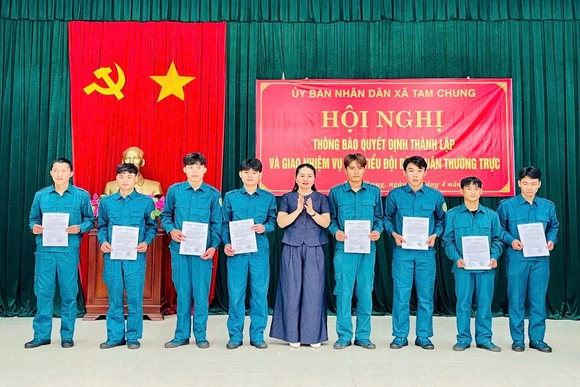 Thành lập Tiểu đội Dân quân thường trực xã Tam Chung