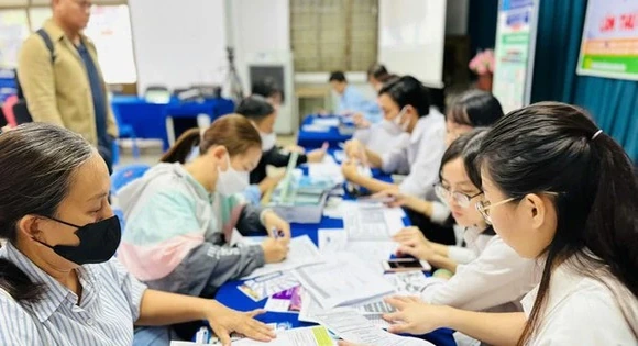 Tạm dừng đóng kinh phí công đoàn tối đa 12 tháng khi doanh nghiệp gặp khó khăn