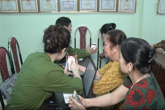 Tích hợp an sinh trên VNeID: Người dân được gì?