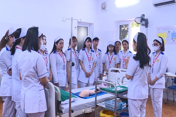 Đào tạo nhân lực ngành y: Lời giải cho bài toán nhân lực y tế cơ sở