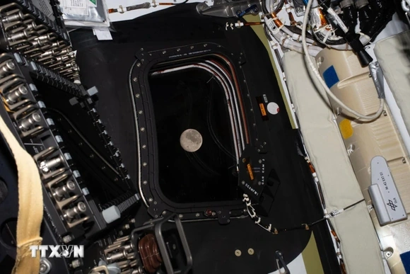 Phi hành đoàn Artemis II trở về sau chuyến bay lịch sử quanh Mặt Trăng