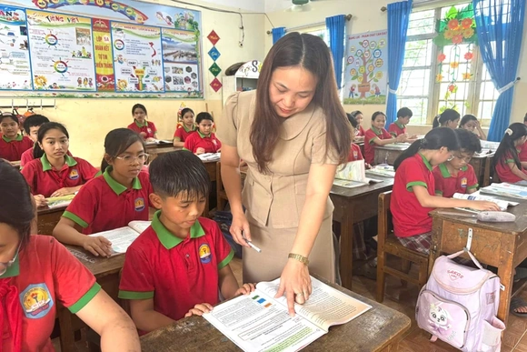 Tâm huyết với sự nghiệp&nbsp;“trồng người” nơi vùng cao