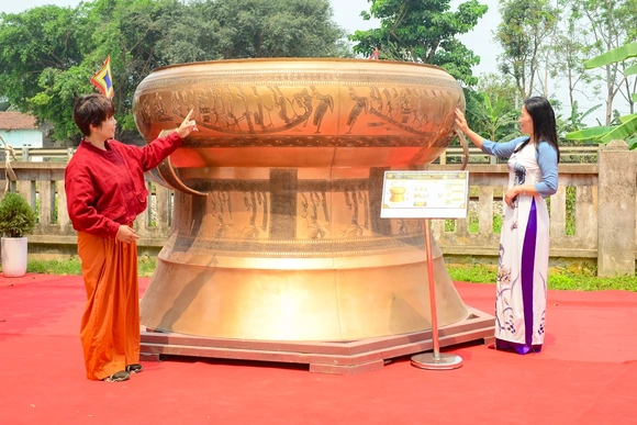 Chiêm ngưỡng trống đồng lớn nhất Việt Nam tại Lễ hội đền Bà Triệu
