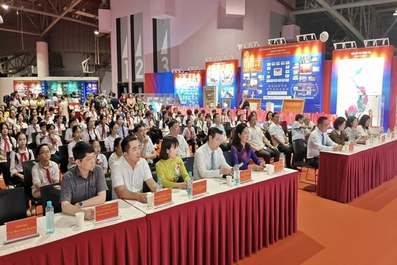 Khai mạc không gian trưng bày tư liệu, hiện vật “Phát thanh vì Việt Nam hùng cường, thịnh vượng”