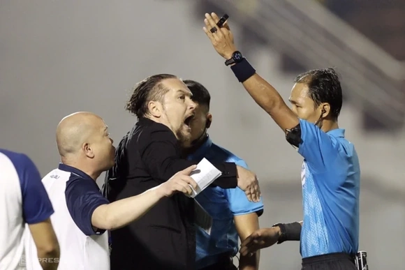 HLV Popov gọi trọng tài Lê Vũ Linh là “sát thủ chuyên nghiệp”; Zidane chính thức đạt thỏa thuận dẫn dắt tuyển Pháp