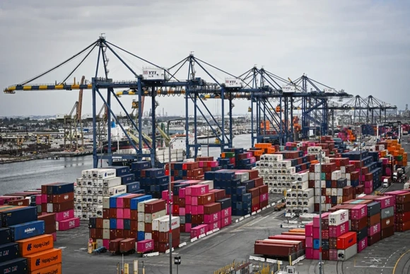 Mỹ tuyên bố áp thuế 50% với các nước cung cấp vũ khí cho Iran