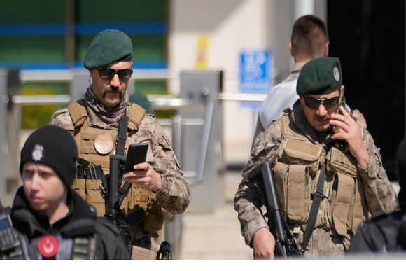 Tấn công bằng súng bên ngoài Lãnh sự quán Israel tại Istanbul