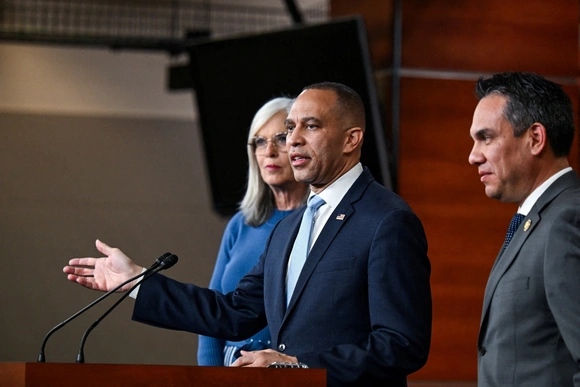 Quốc hội Mỹ chia rẽ về quyền hạn quân sự liên quan Iran